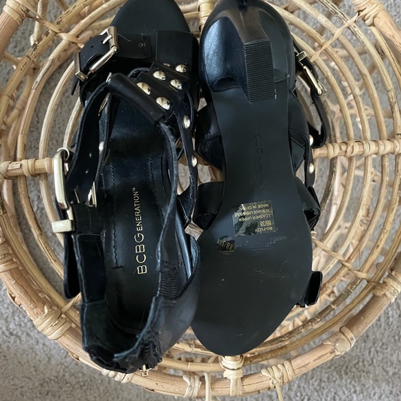 NWT BCBG Buckle Heels - Picture 4 of 4